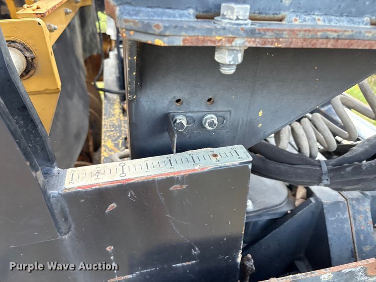 image for item EM0563 Caterpillar AP1055D paver