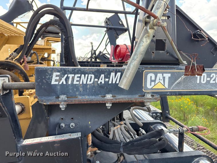 image for item EM0563 Caterpillar AP1055D paver