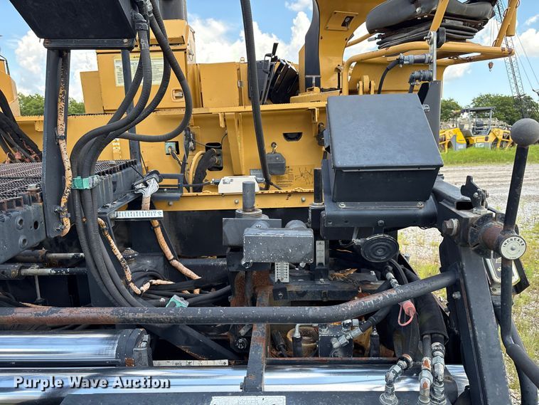 image for item EM0563 Caterpillar AP1055D paver