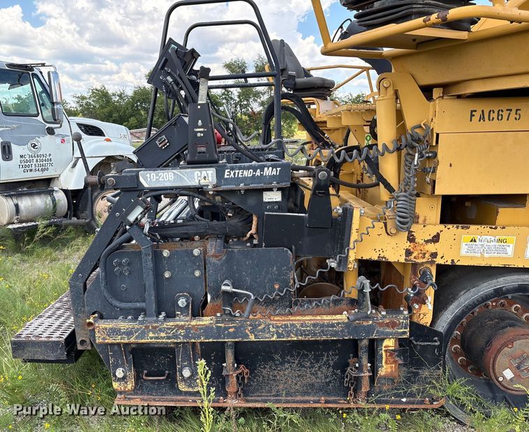image for item EM0563 Caterpillar AP1055D paver