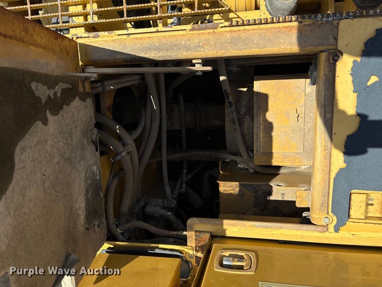 image for item EM0563 Caterpillar AP1055D paver