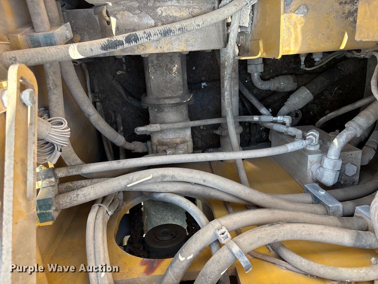 image for item EM0563 Caterpillar AP1055D paver