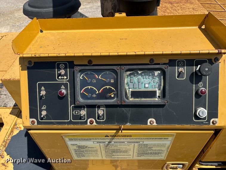image for item EM0563 Caterpillar AP1055D paver