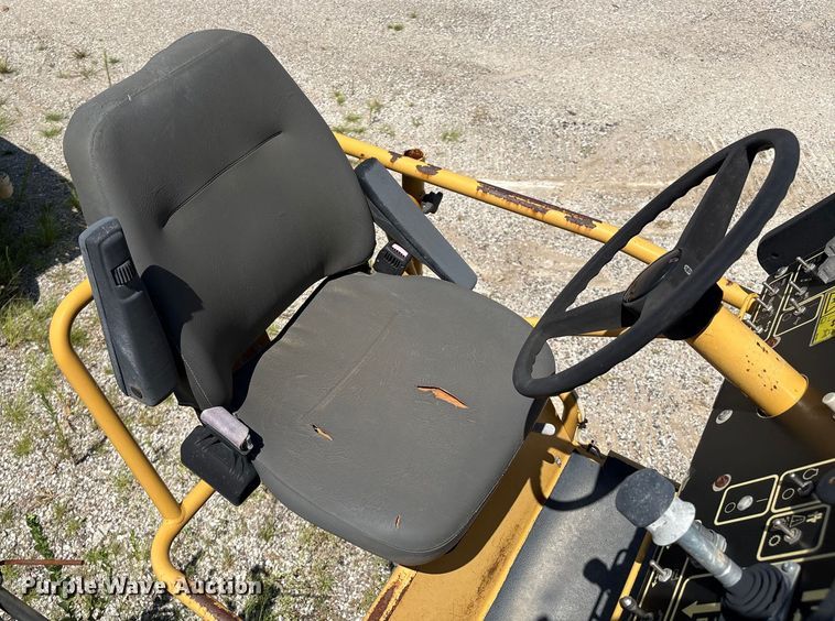 image for item EM0563 Caterpillar AP1055D paver