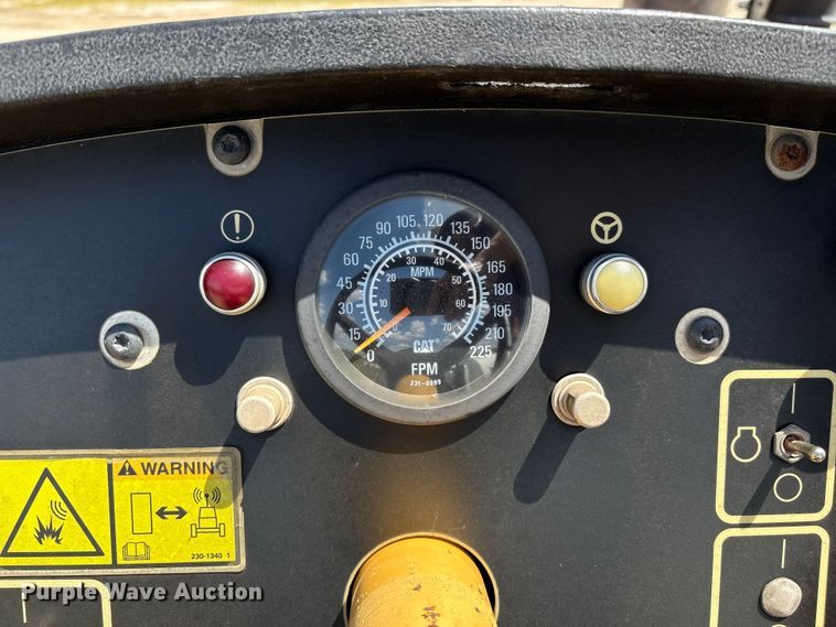 image for item EM0563 Caterpillar AP1055D paver