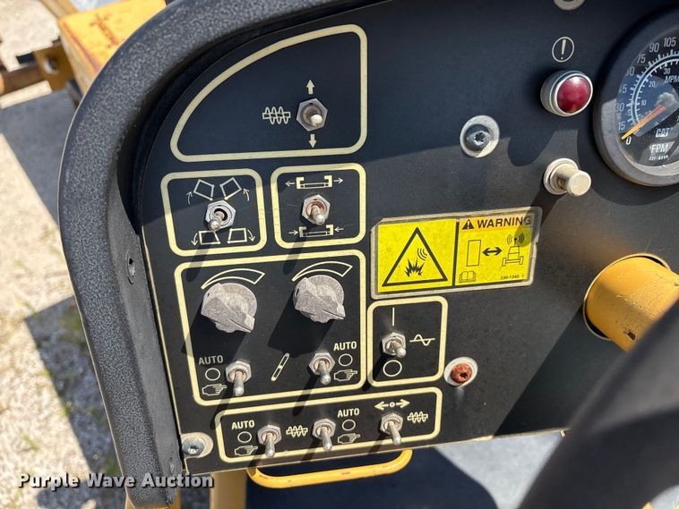 image for item EM0563 Caterpillar AP1055D paver