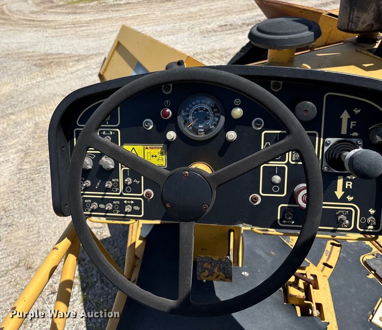 image for item EM0563 Caterpillar AP1055D paver