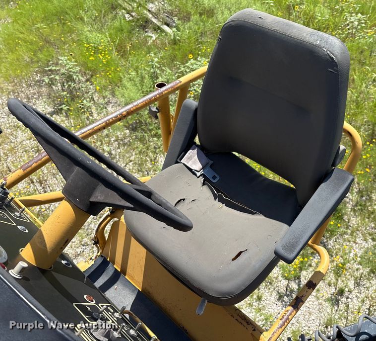 image for item EM0563 Caterpillar AP1055D paver