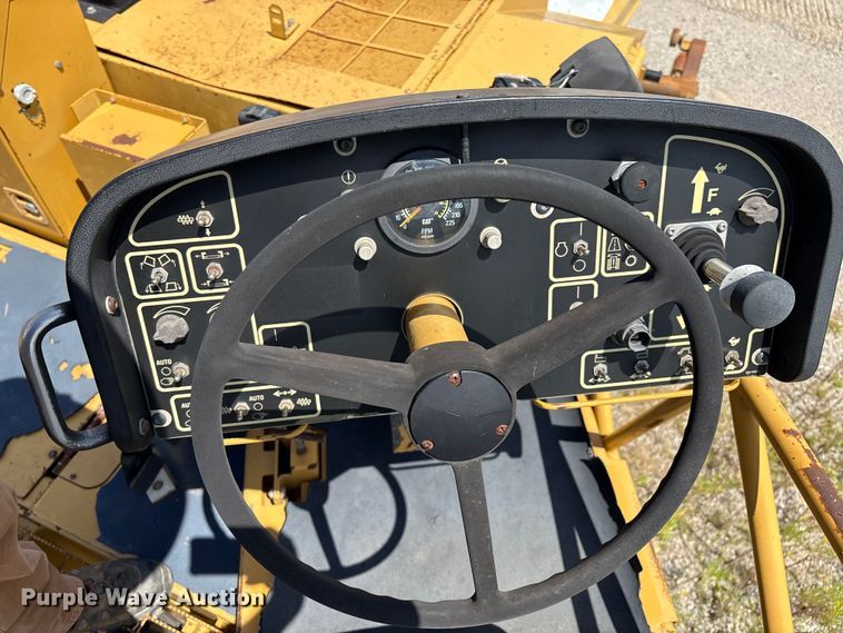 image for item EM0563 Caterpillar AP1055D paver