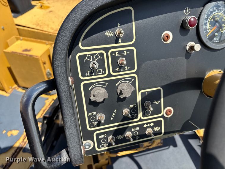 image for item EM0563 Caterpillar AP1055D paver