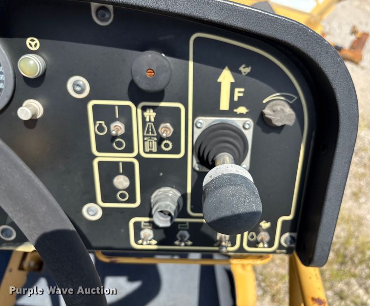 image for item EM0563 Caterpillar AP1055D paver