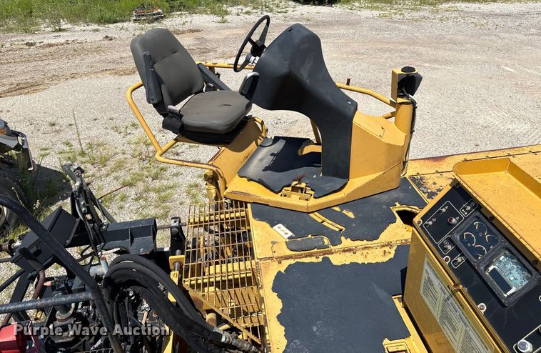 image for item EM0563 Caterpillar AP1055D paver