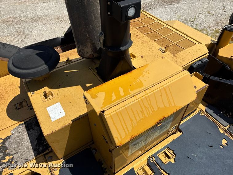 image for item EM0563 Caterpillar AP1055D paver