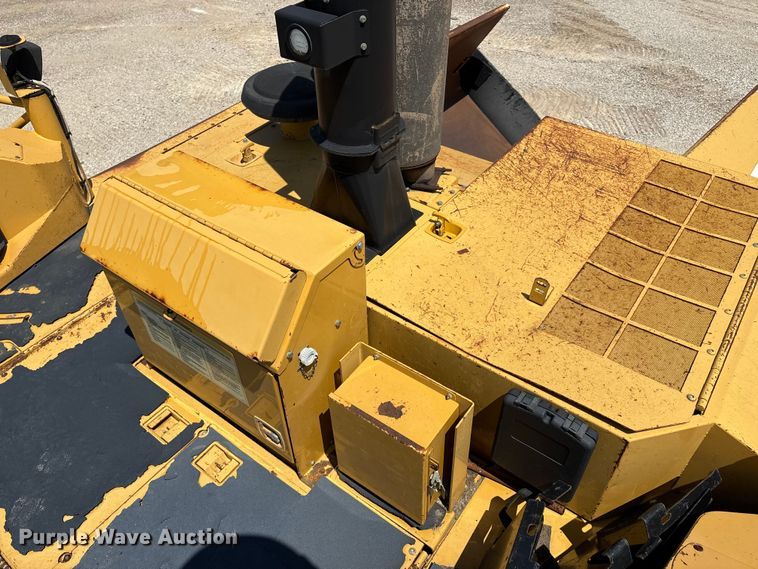 image for item EM0563 Caterpillar AP1055D paver