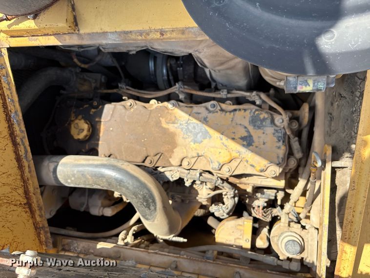 image for item EM0563 Caterpillar AP1055D paver