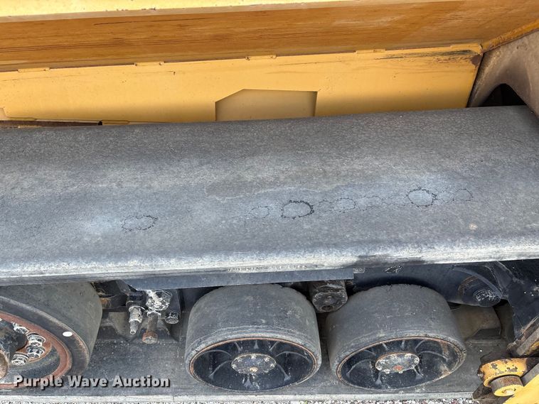 image for item EM0563 Caterpillar AP1055D paver