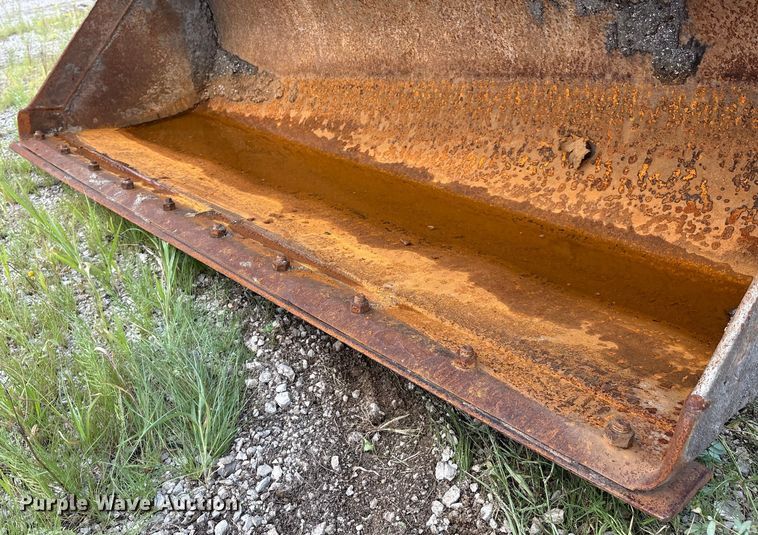 image for item EM0564 2005 Case 570MXT landscape tractor