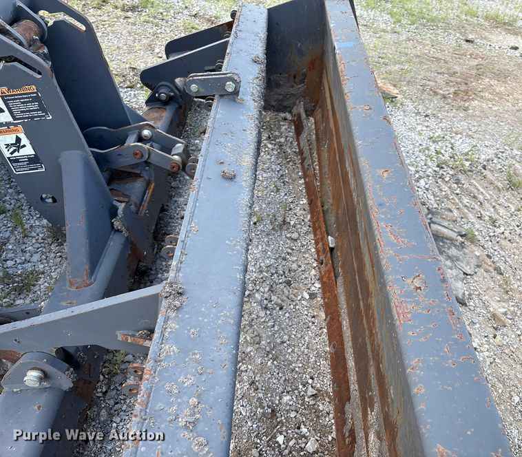 image for item EM0564 2005 Case 570MXT landscape tractor