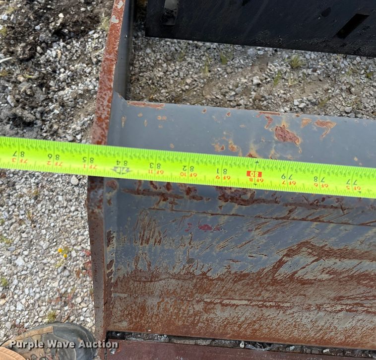 image for item EM0564 2005 Case 570MXT landscape tractor