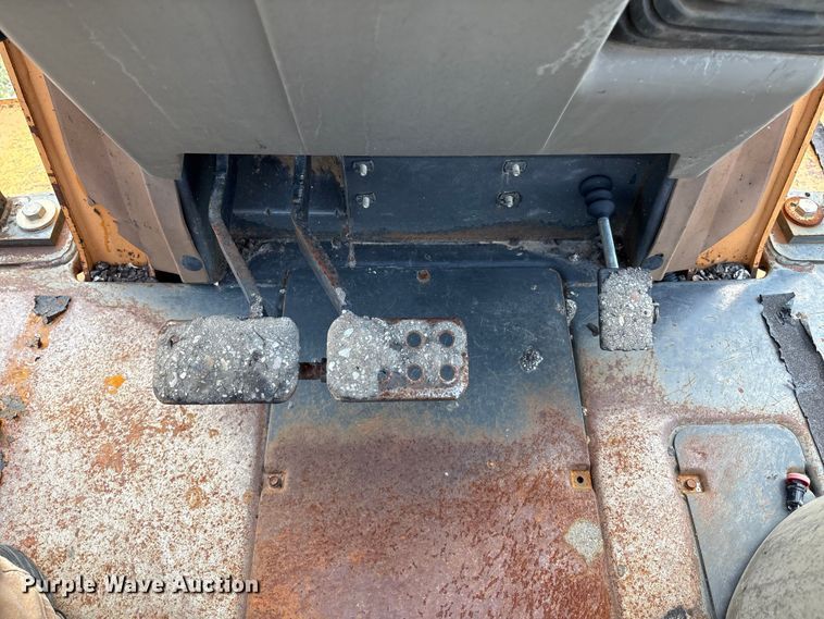 image for item EM0564 2005 Case 570MXT landscape tractor