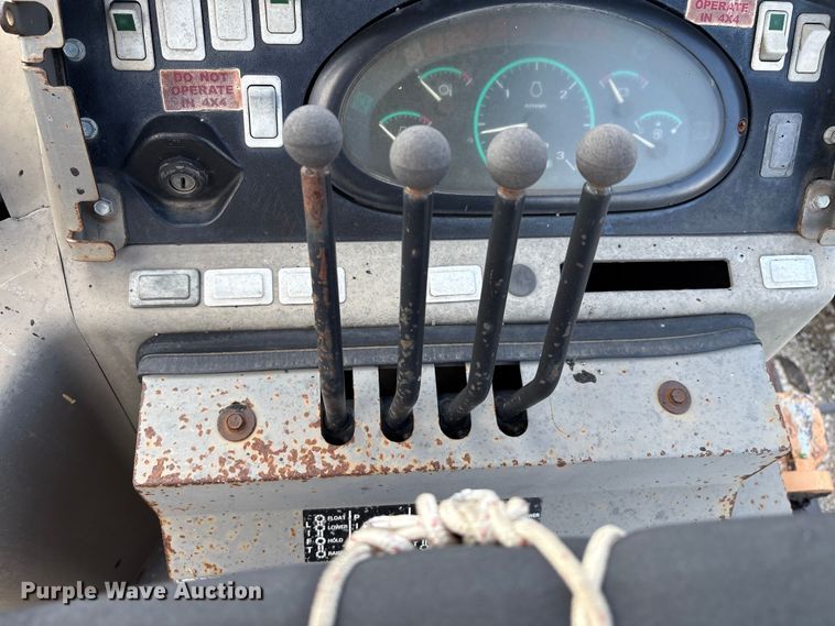 image for item EM0564 2005 Case 570MXT landscape tractor