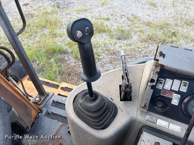 image for item EM0564 2005 Case 570MXT landscape tractor