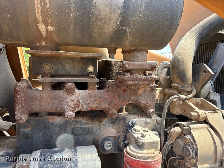 image for item EM0564 2005 Case 570MXT landscape tractor