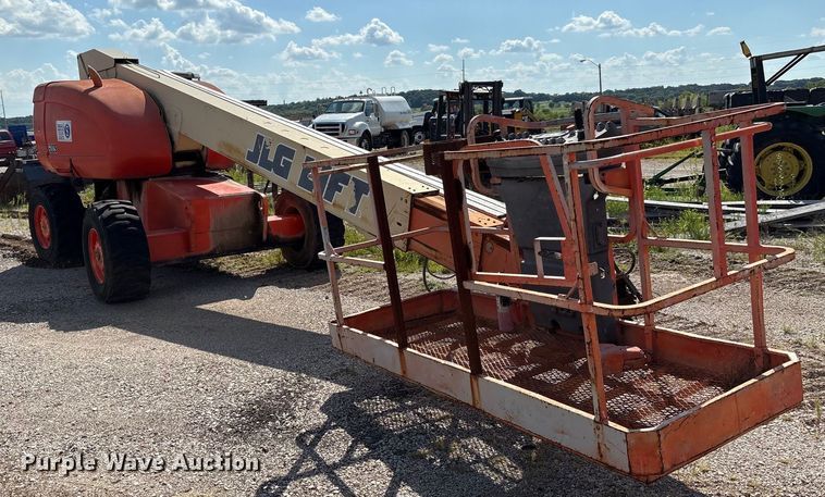 image for item EM0565 2001 JLG 600S boom lift