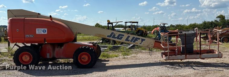 image for item EM0565 2001 JLG 600S boom lift