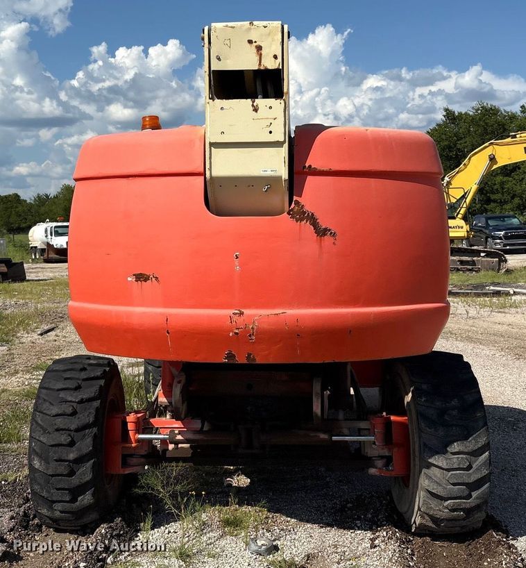 image for item EM0565 2001 JLG 600S boom lift