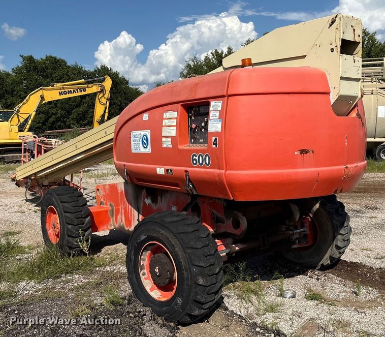 image for item EM0565 2001 JLG 600S boom lift