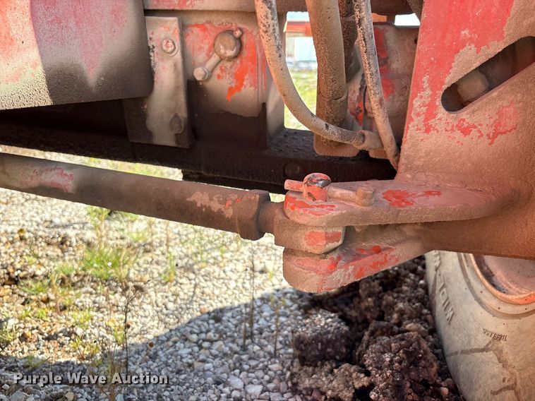 image for item EM0565 2001 JLG 600S boom lift