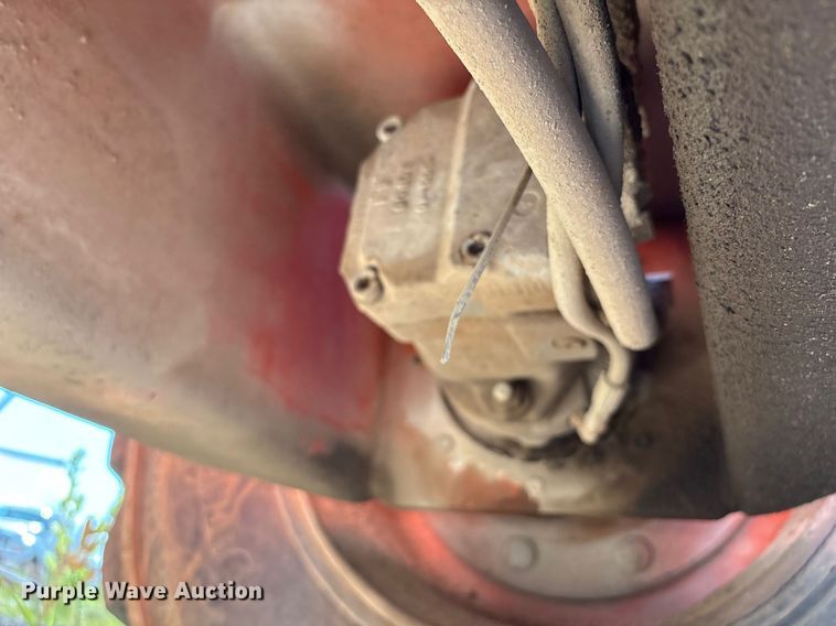 image for item EM0565 2001 JLG 600S boom lift