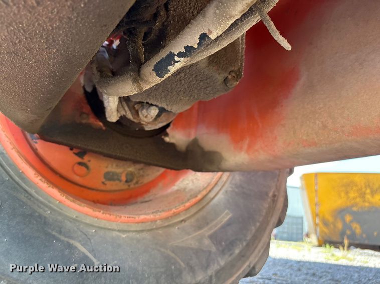 image for item EM0565 2001 JLG 600S boom lift