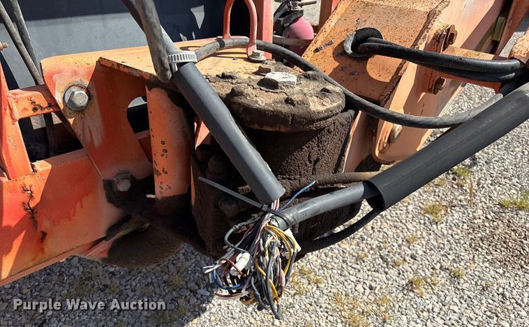 image for item EM0565 2001 JLG 600S boom lift