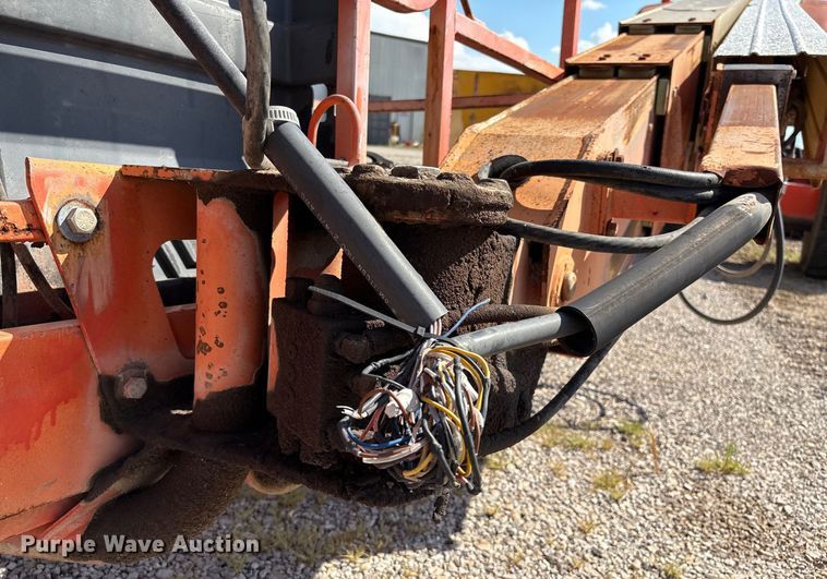 image for item EM0565 2001 JLG 600S boom lift