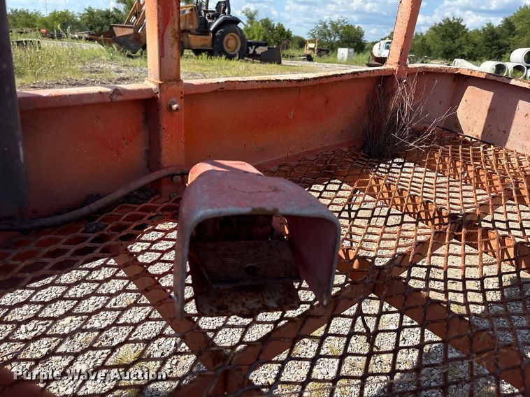 image for item EM0565 2001 JLG 600S boom lift