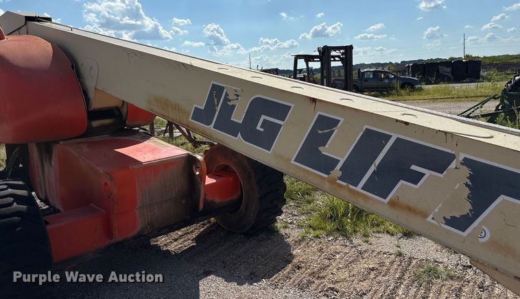 image for item EM0565 2001 JLG 600S boom lift