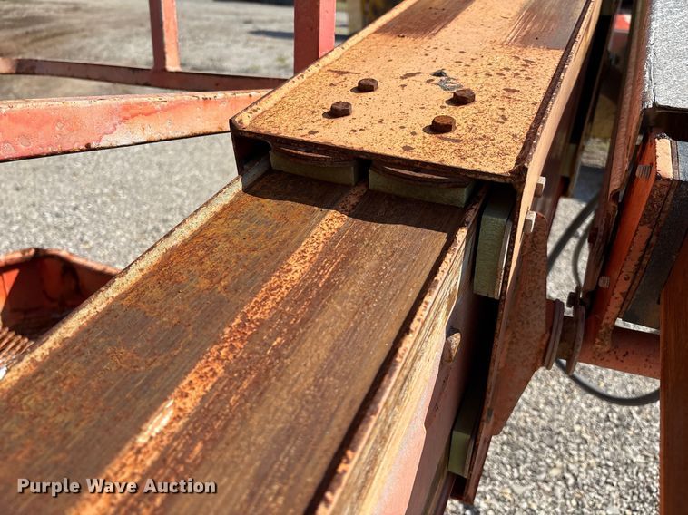 image for item EM0565 2001 JLG 600S boom lift