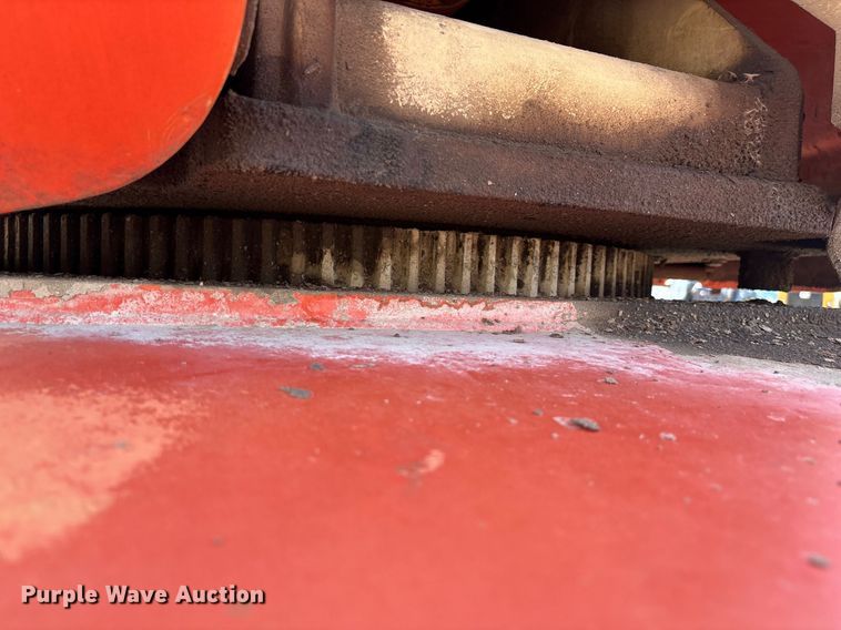 image for item EM0565 2001 JLG 600S boom lift