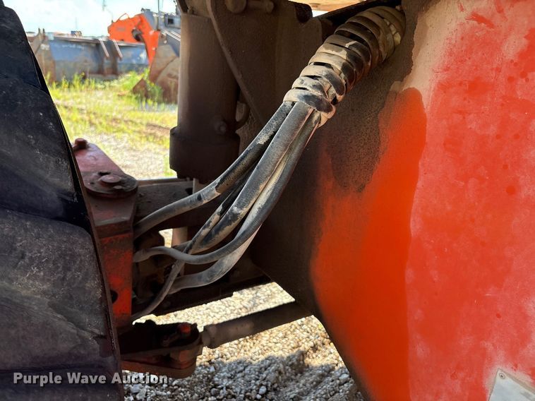 image for item EM0565 2001 JLG 600S boom lift