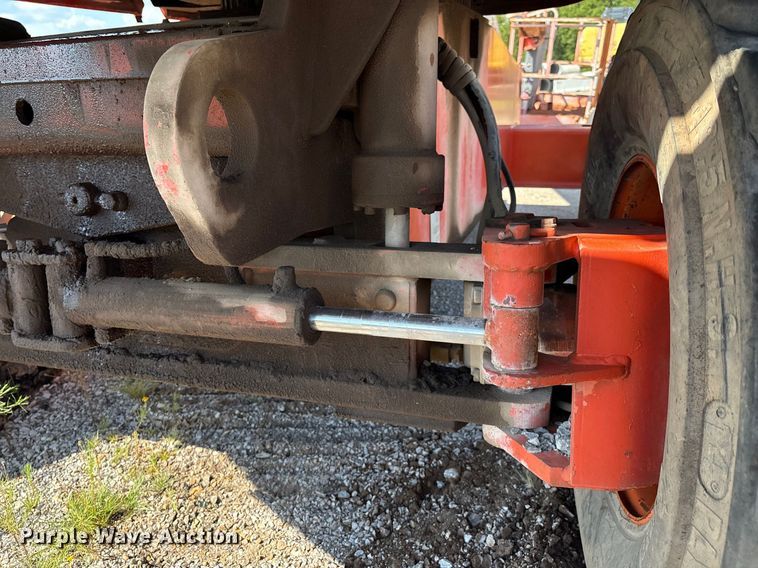 image for item EM0565 2001 JLG 600S boom lift