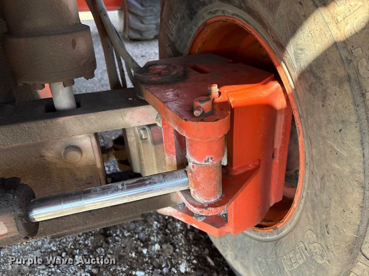 image for item EM0565 2001 JLG 600S boom lift