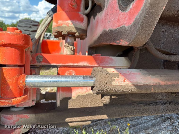 image for item EM0565 2001 JLG 600S boom lift