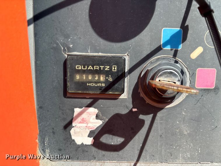 image for item EM0565 2001 JLG 600S boom lift