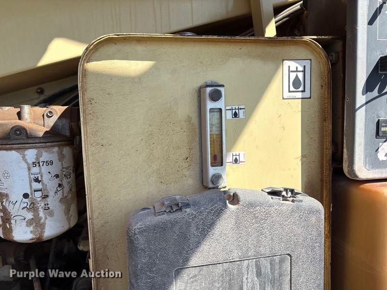 image for item EM0565 2001 JLG 600S boom lift