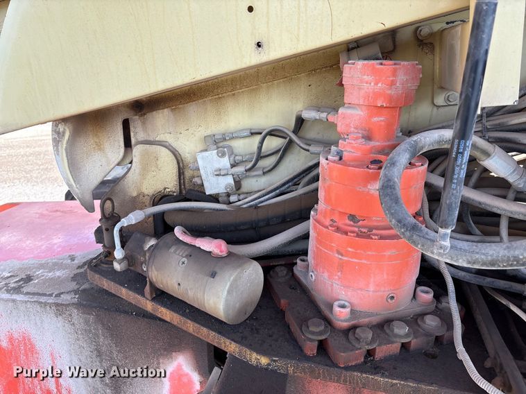 image for item EM0565 2001 JLG 600S boom lift