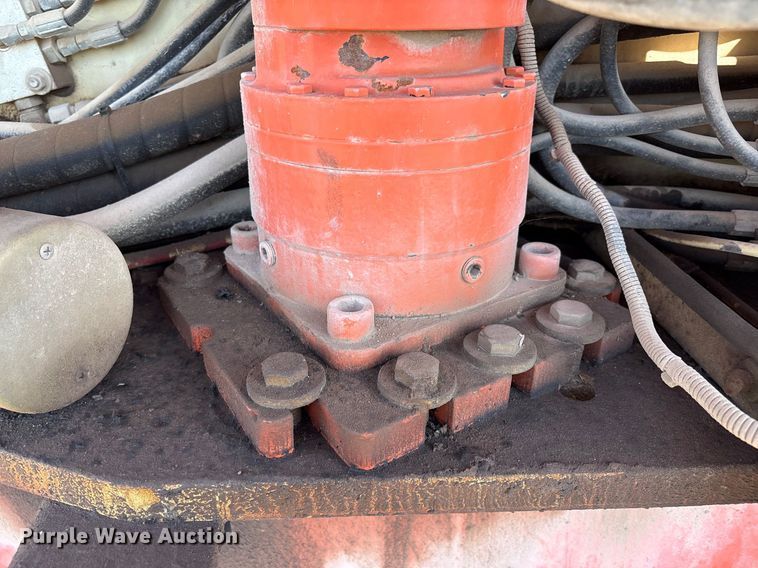 image for item EM0565 2001 JLG 600S boom lift