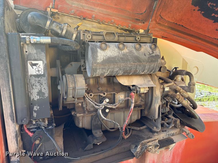 image for item EM0565 2001 JLG 600S boom lift