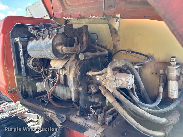 image for item EM0565 2001 JLG 600S boom lift